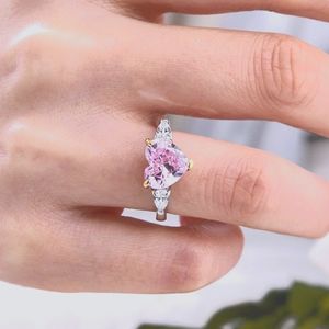 18k white gold pink sapphire heart ring. S7